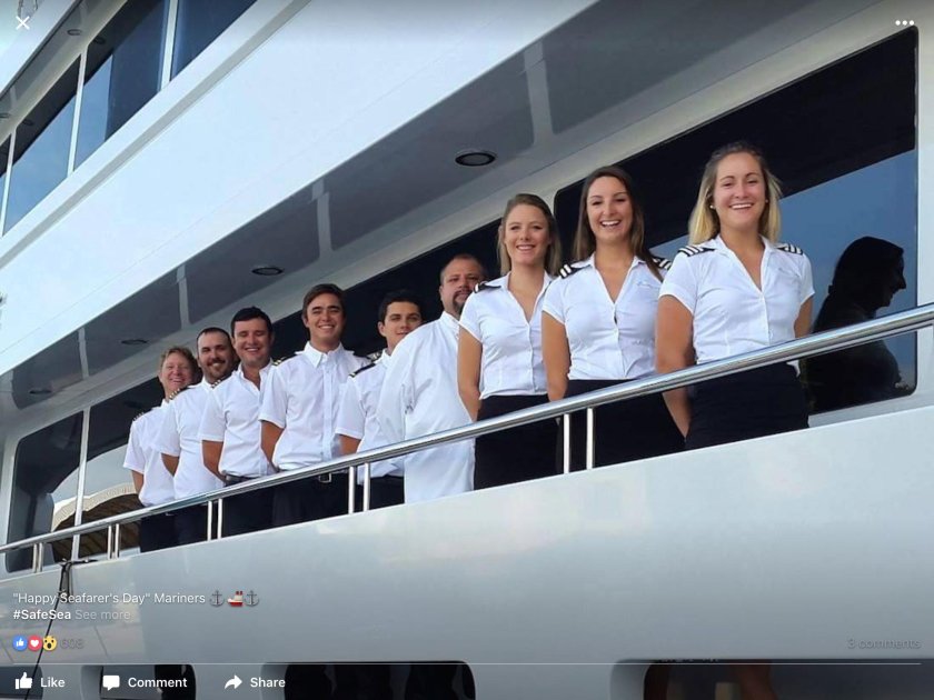 Стюардессы на круизном корабле