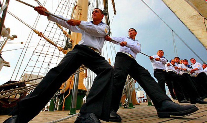 Матросы на палубе