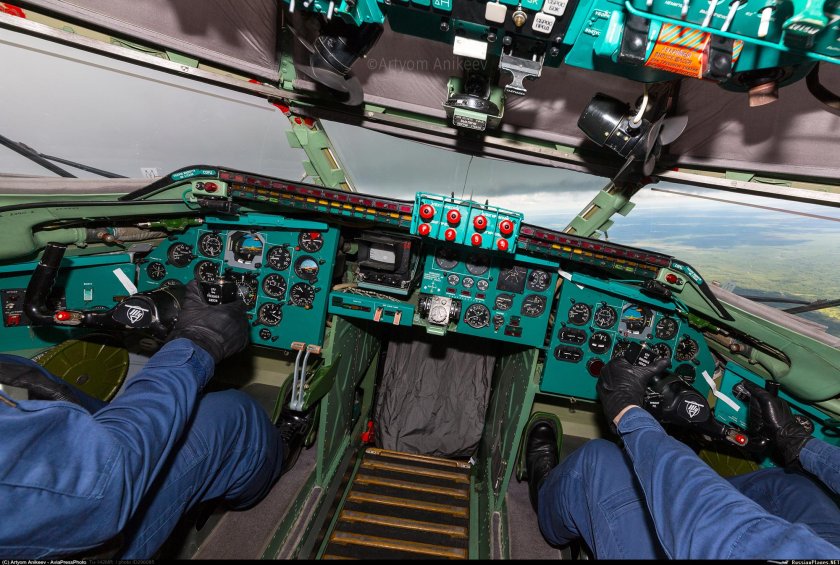 Кабина самолета