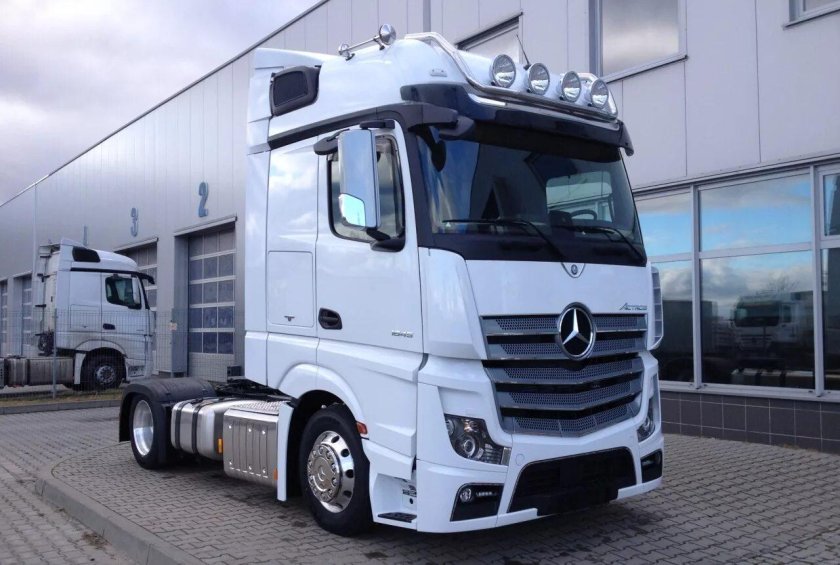 КАМАЗ 54901 И Мерседес Актрос