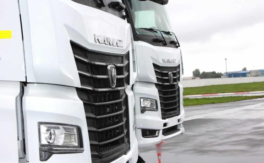 КАМАЗ к5 и Мерседес