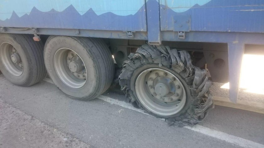 Взорванное колесо прицепа Тонар