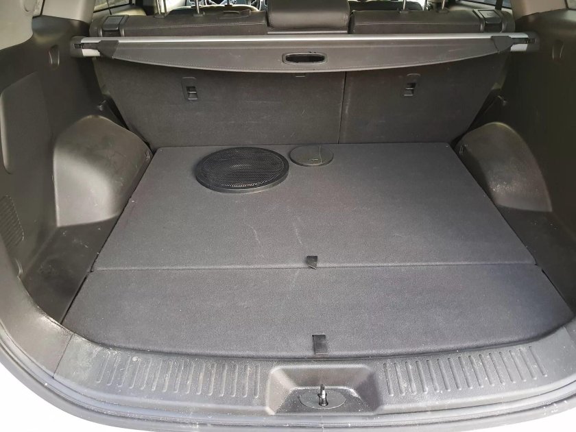 Сабвуфер Киа Соренто 2