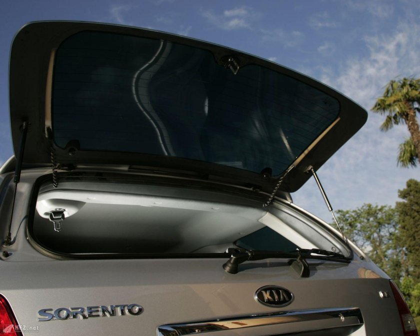 Kia Sorento заднее стекло