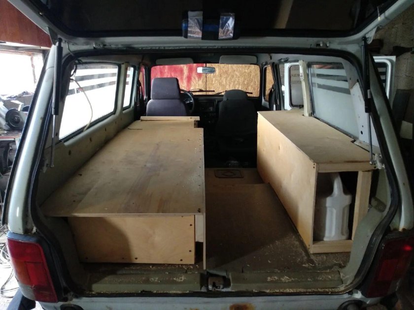 Нива 2131 спальное место