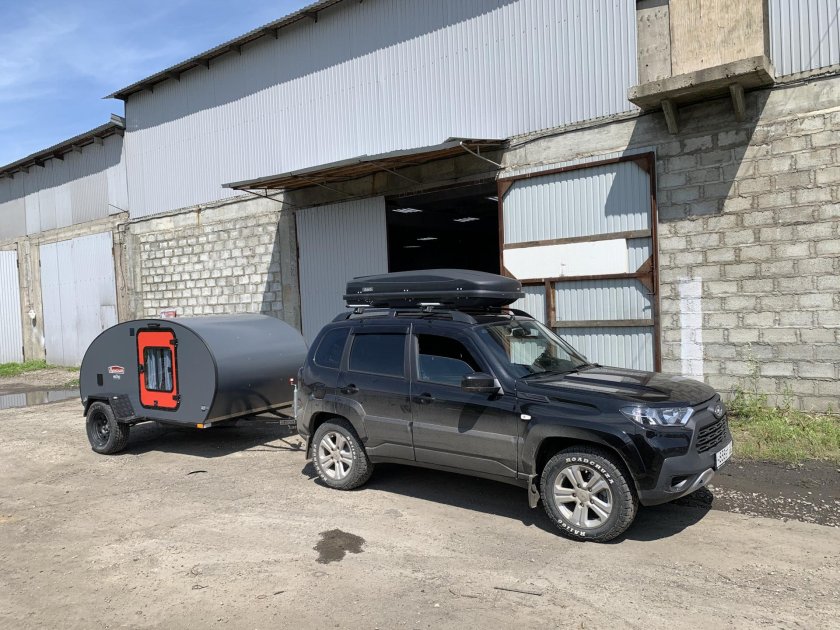 Цвет черная Жемчужина Нива Тревел