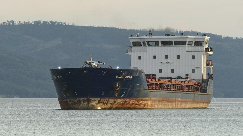 Корабль танкер