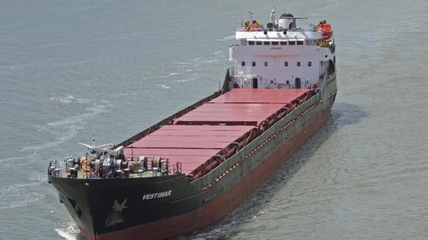 Астрахань сухогруз сел на мель