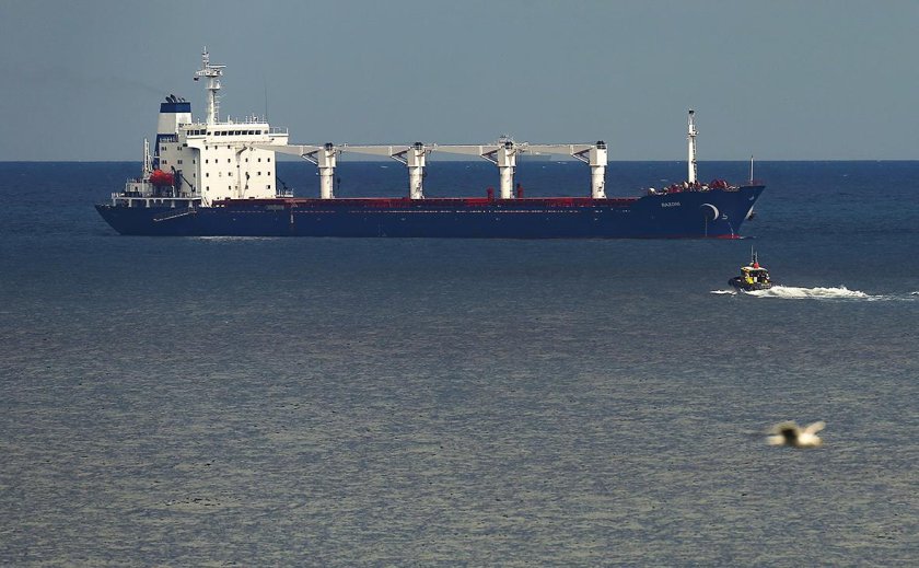 Сухогруз с украинским зерном