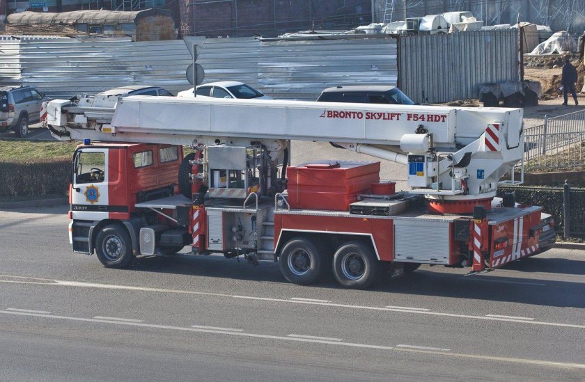 Пожарный автоподъемник Bronto Skylift f35wft