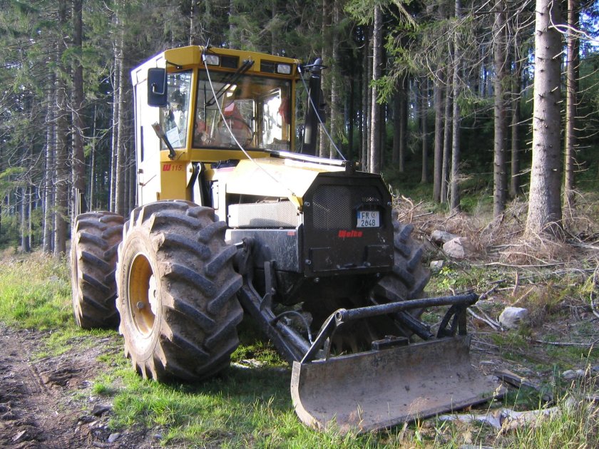 Трактор лесохозяйственный ТЛ-5алм