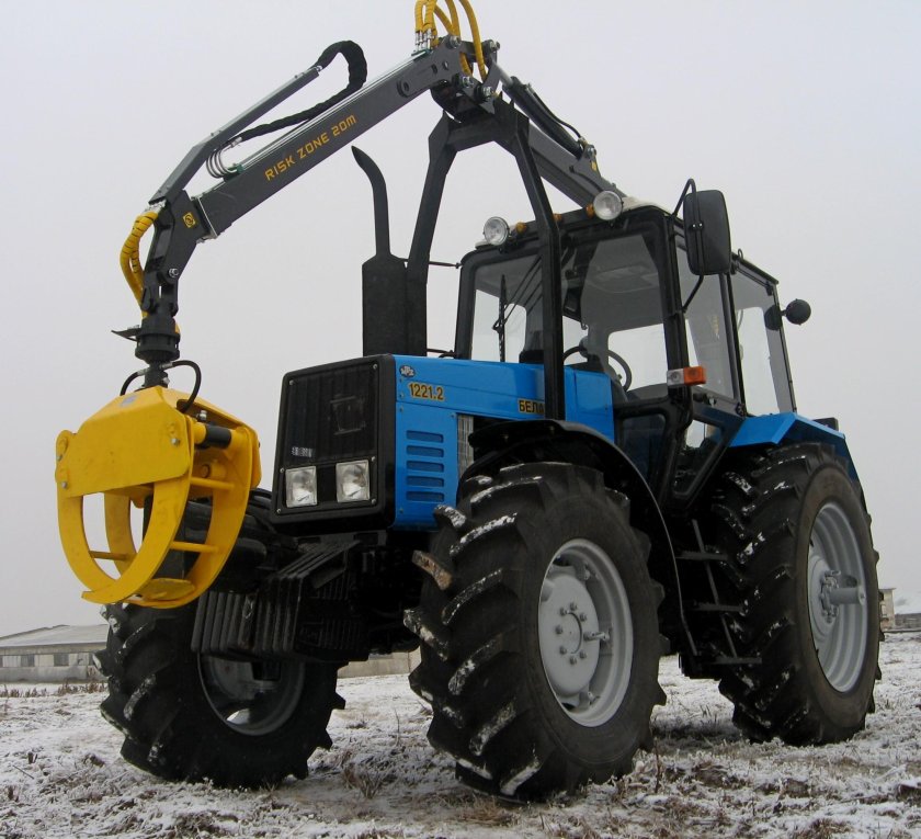 Беларус-1221 трактор