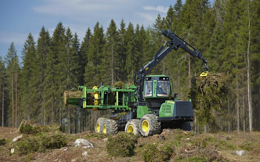 Харвестер John Deere