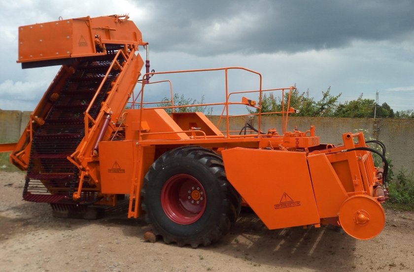 Свеклоуборочный комбайн спс 4.2