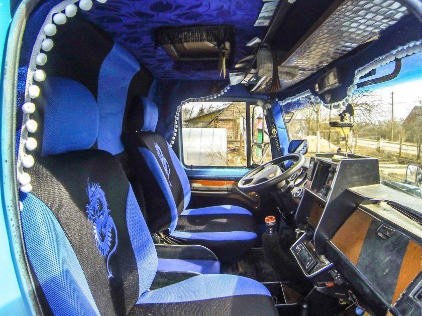 КАМАЗ 65115 салон кабины