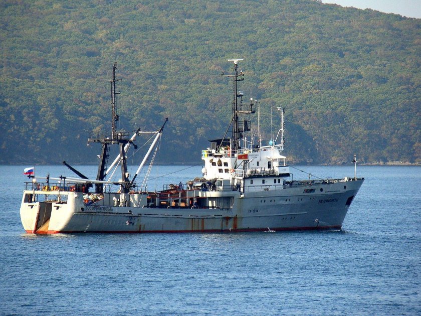 Стр 420 (сейнер-траулер рефрижераторный)