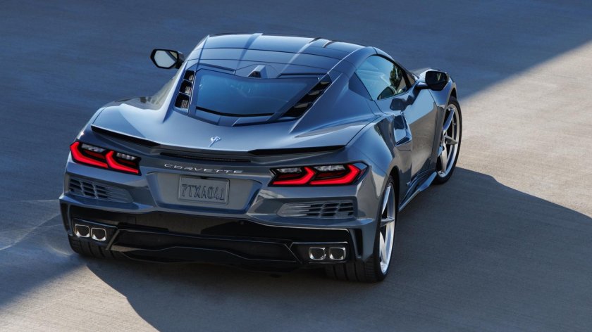 Chevrolet Corvette e-ray 2024