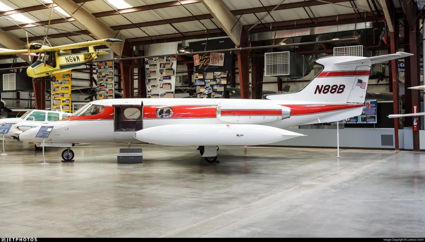 Learjet 23