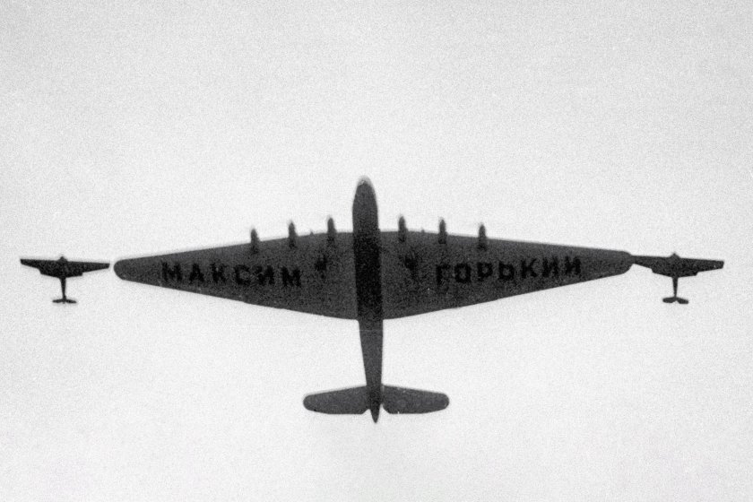 Самолет ант-20 Максим Горький