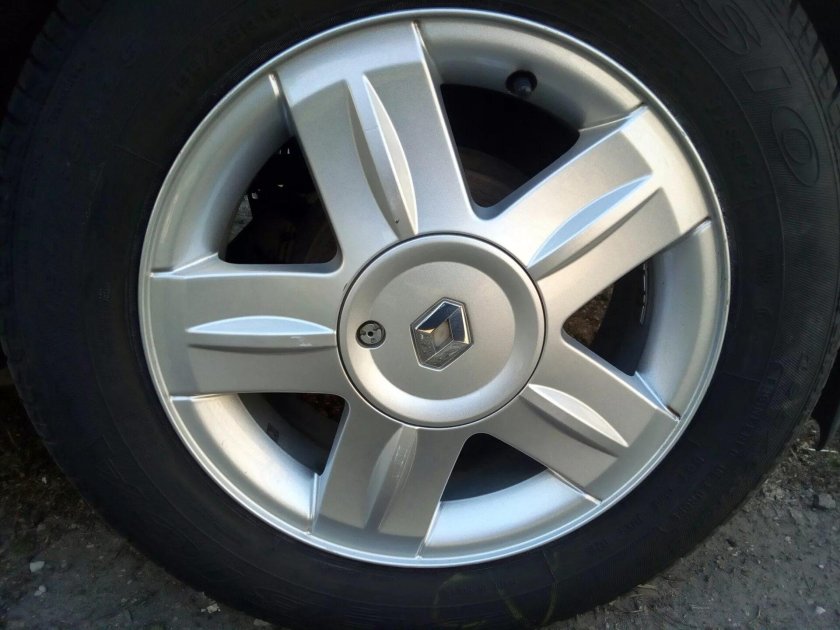 Литые диски на Рено Логан 1