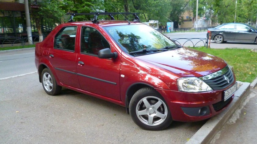 Красный Рено Логан 2013 на литье