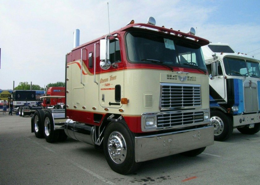 Тягач Интернешнл 9800
