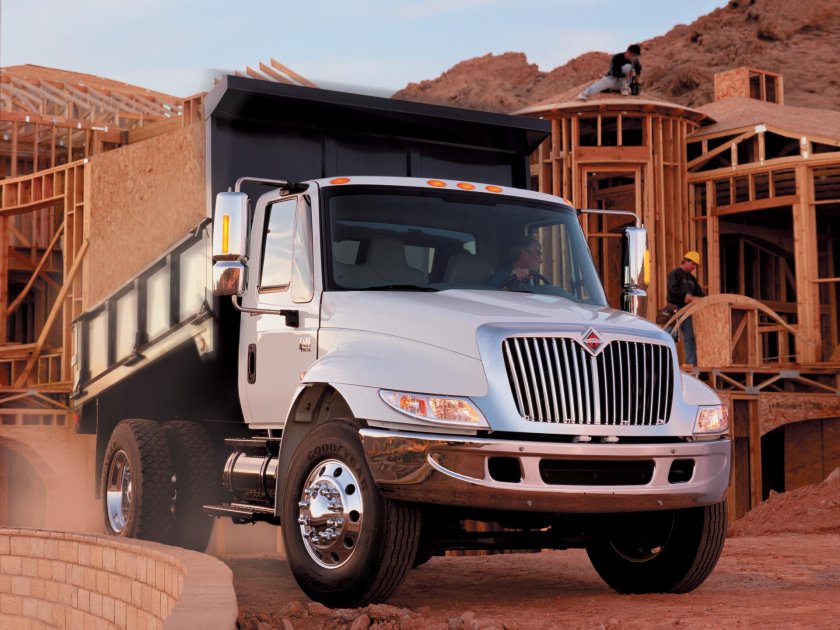 Самосвал International 7600