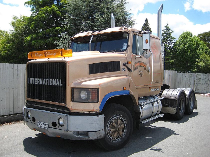 Тягач Интернешнл 9800 австралийский