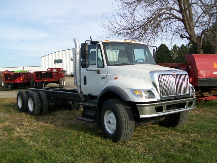 Капотный тягач интернационал