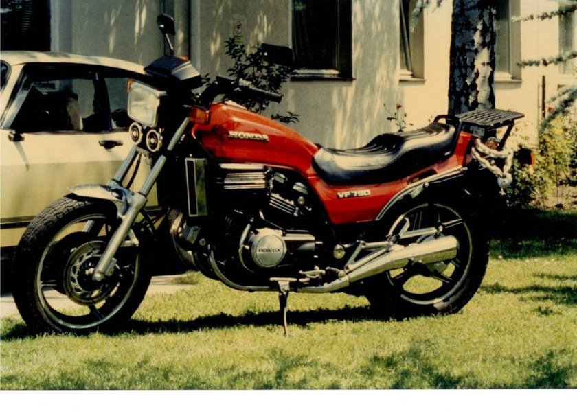 Honda vf750c