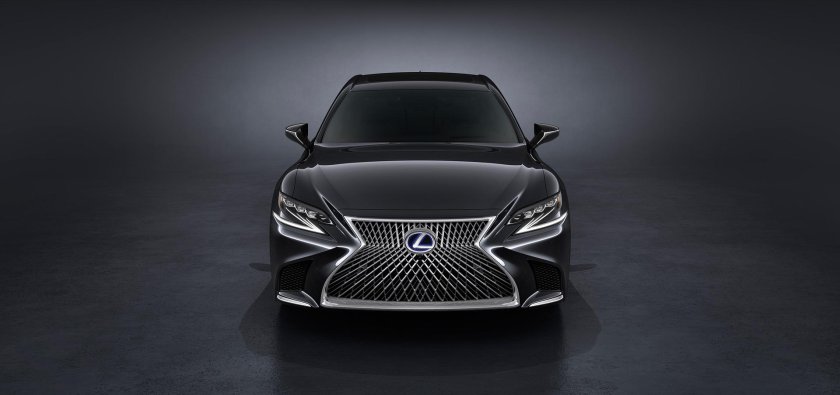 Лексус седан 2018