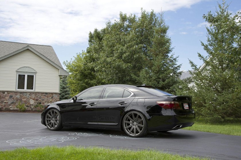 Lexus LS 460 В обвесе