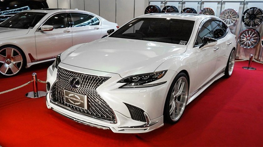 Lexus LS 500 Wald