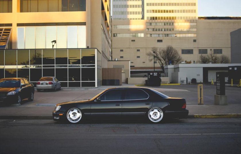 Lexus LS 400 стенс