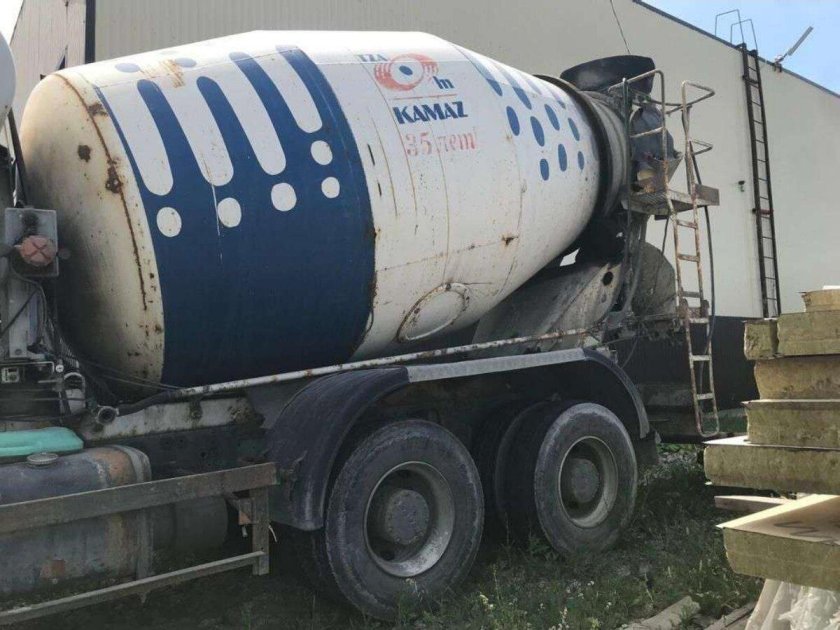 КАМАЗ на бочках