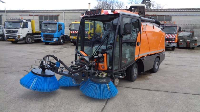 Вакуумная подметальная машина Johnston CN-201