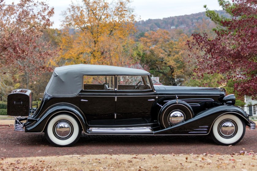 Cadillac v16 1933