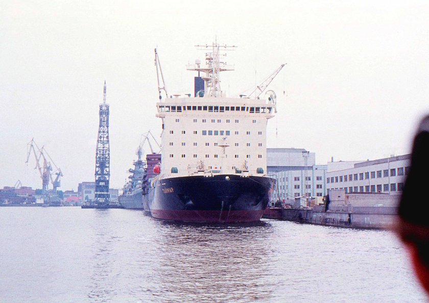 Таймыр судно