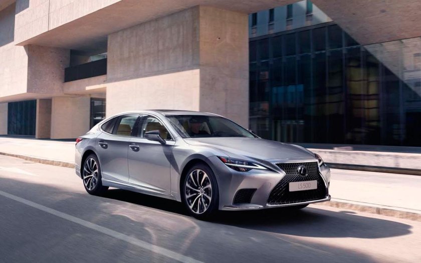 Lexus седан 2021