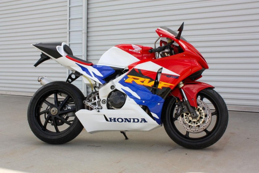 Honda RVF 400 nc35