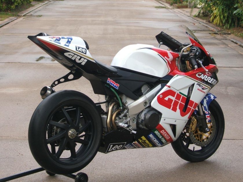 Honda RVF 400