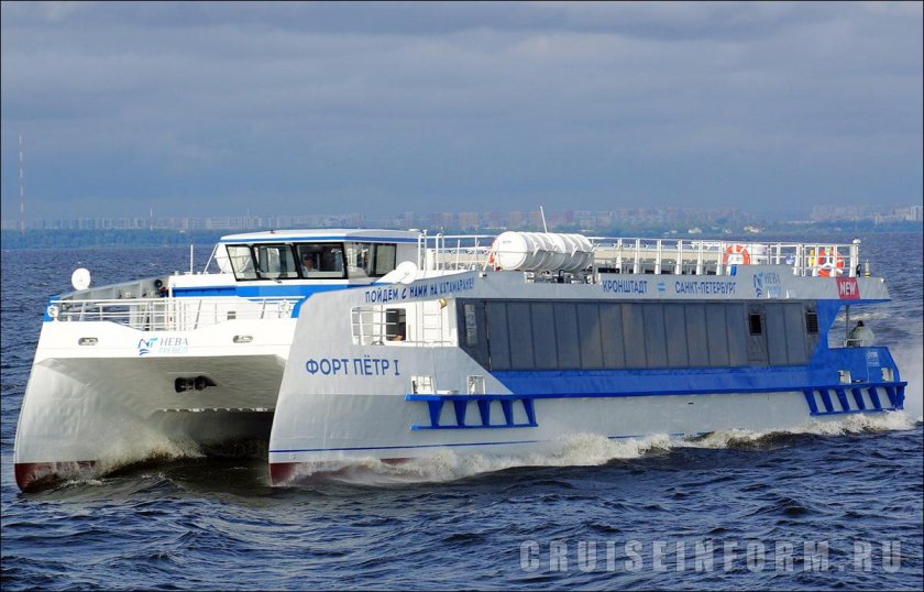 Теплоход Форт Петр 1