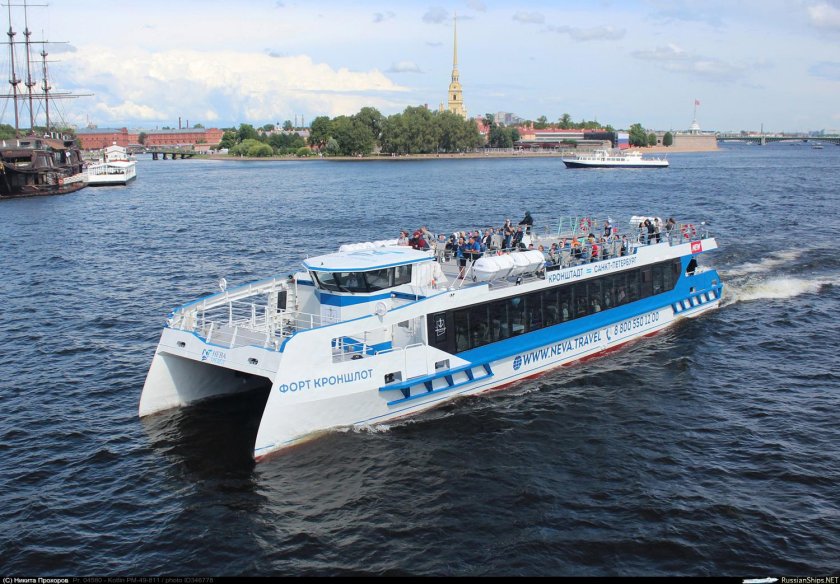 Катамаран Форт Кроншлот