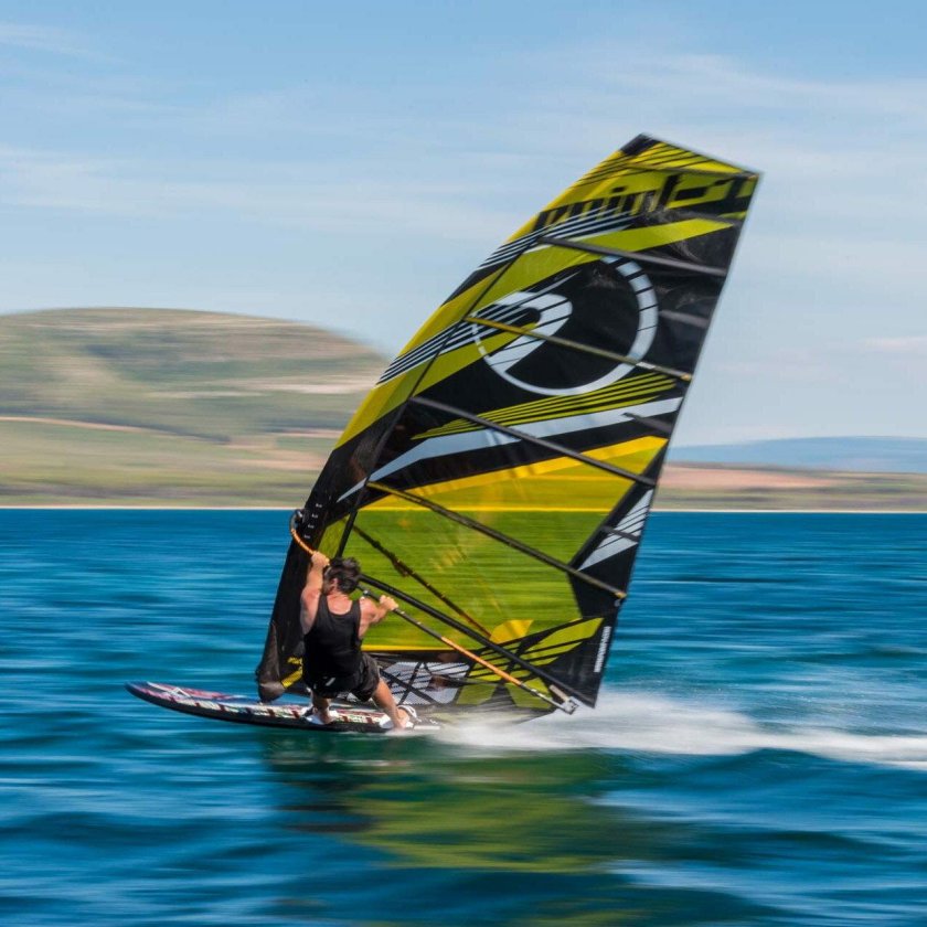 Черный Парус для виндсерфинга