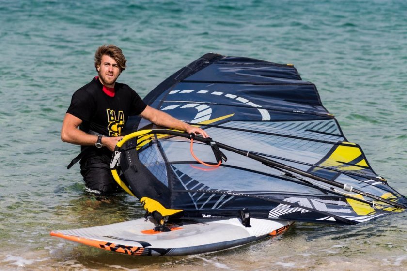 Парус для виндсерфинга