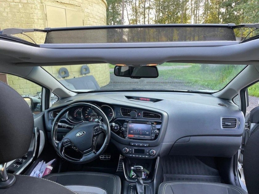 Субару Трезия салон