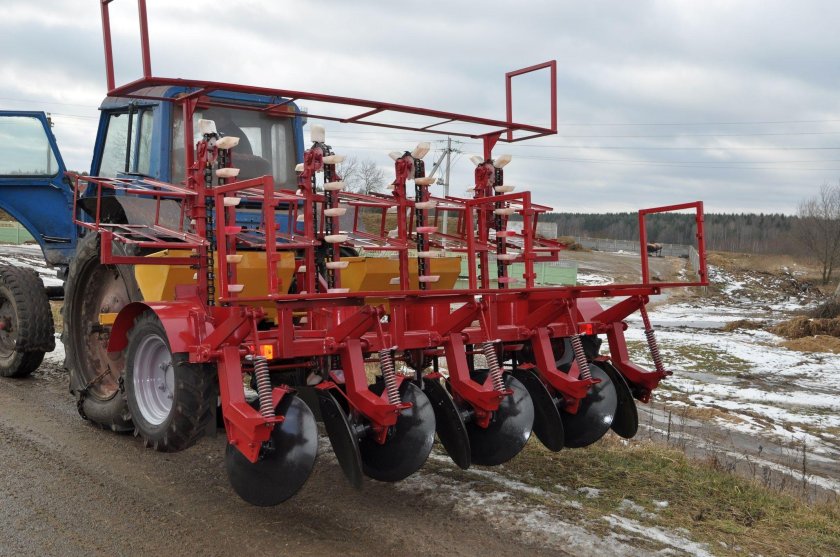 Картофелесажалка 4-х рядная