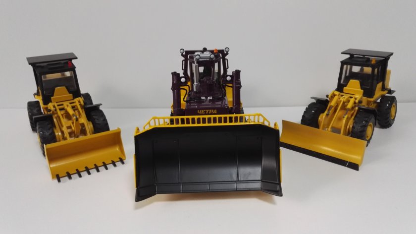 ЧЕТРА 25 бульдозер колесный