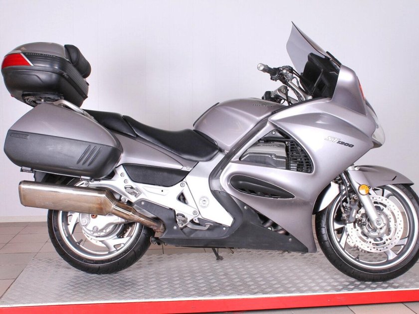 Honda st1300