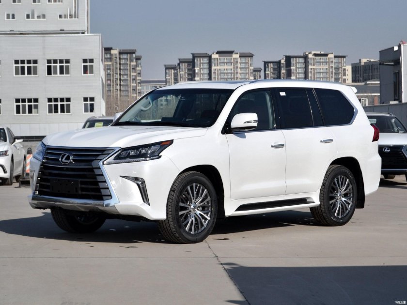 Лексус LX 670